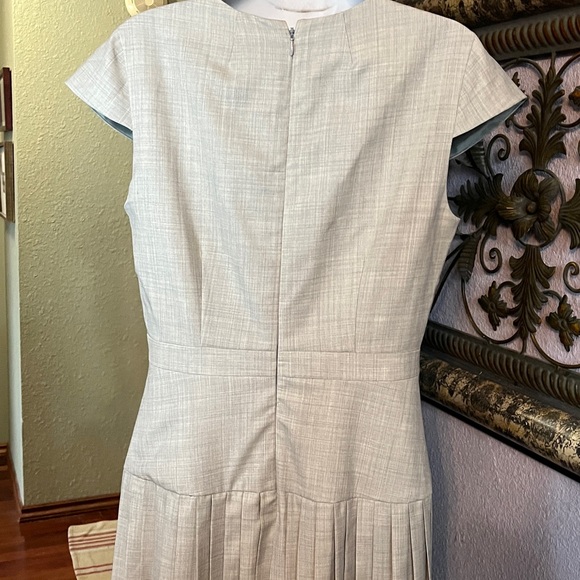 Stunning J Crew Dress Wool with Pleated Skirt Sz M - Picture 6 of 14